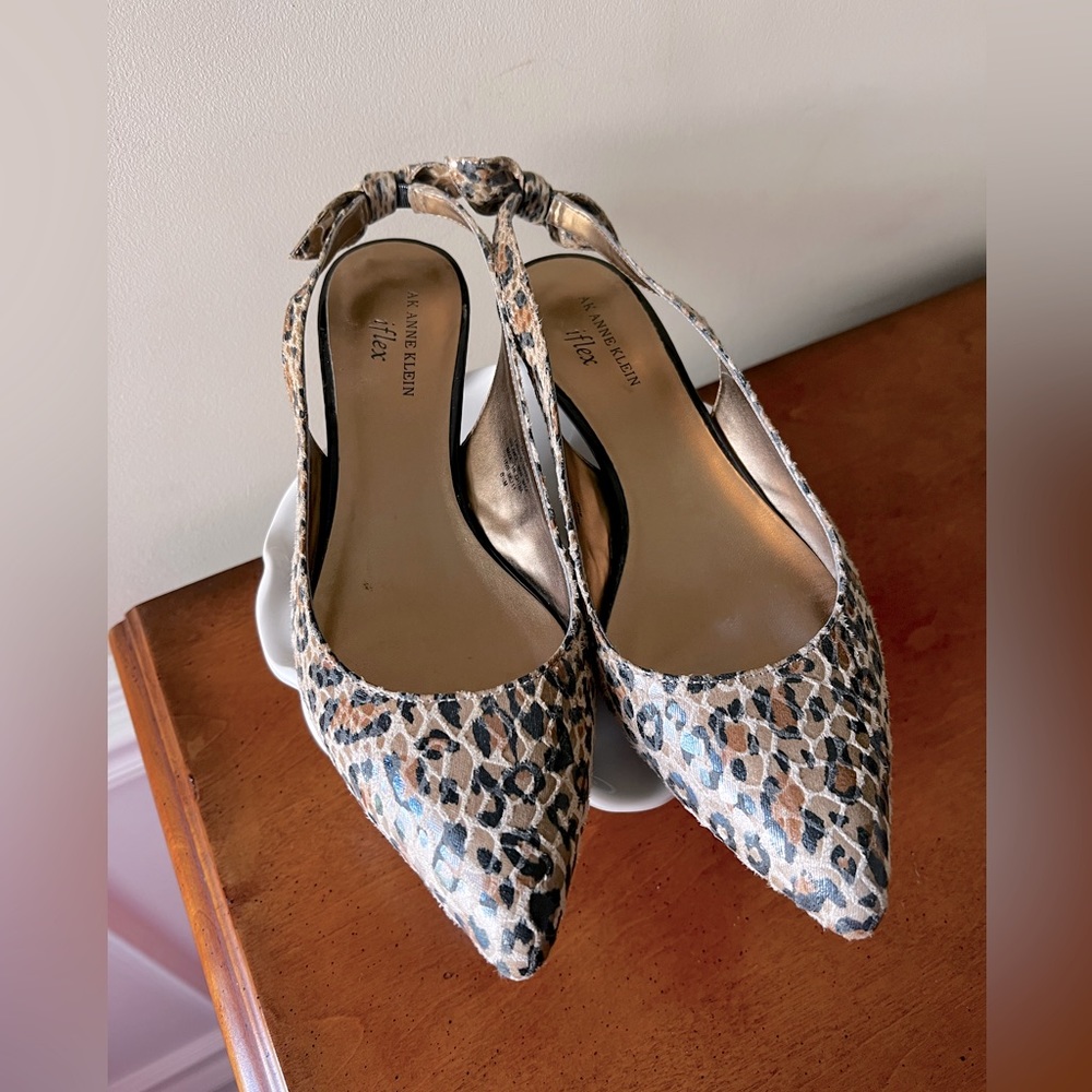 AK Anne Klein iflex Cheetah print, pointy toe Sling back, kitten heel shoes.